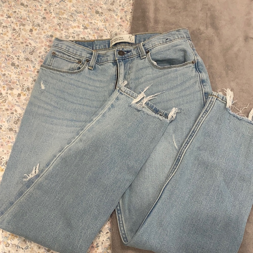 A&F MOM JEANS